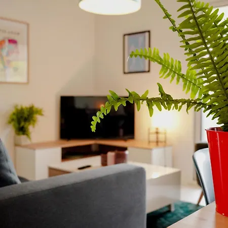 公寓 Lumimizan- Spacieux, Grand Balcon, Wifi, Et *