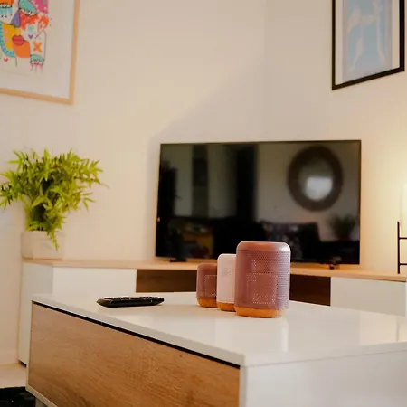 公寓 Lumimizan- Spacieux, Grand Balcon, Wifi, Et